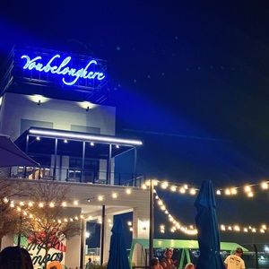 Meet your Posher, Avry